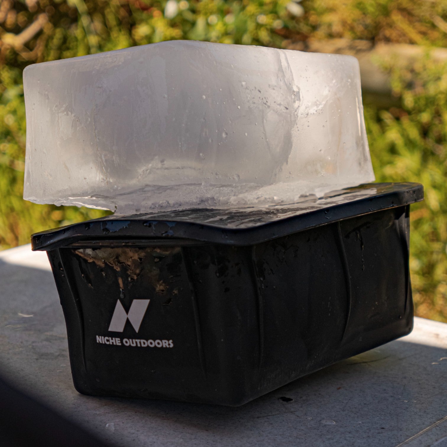 Niche Outdoors 5.5kg Ice Mould ice on top of mould