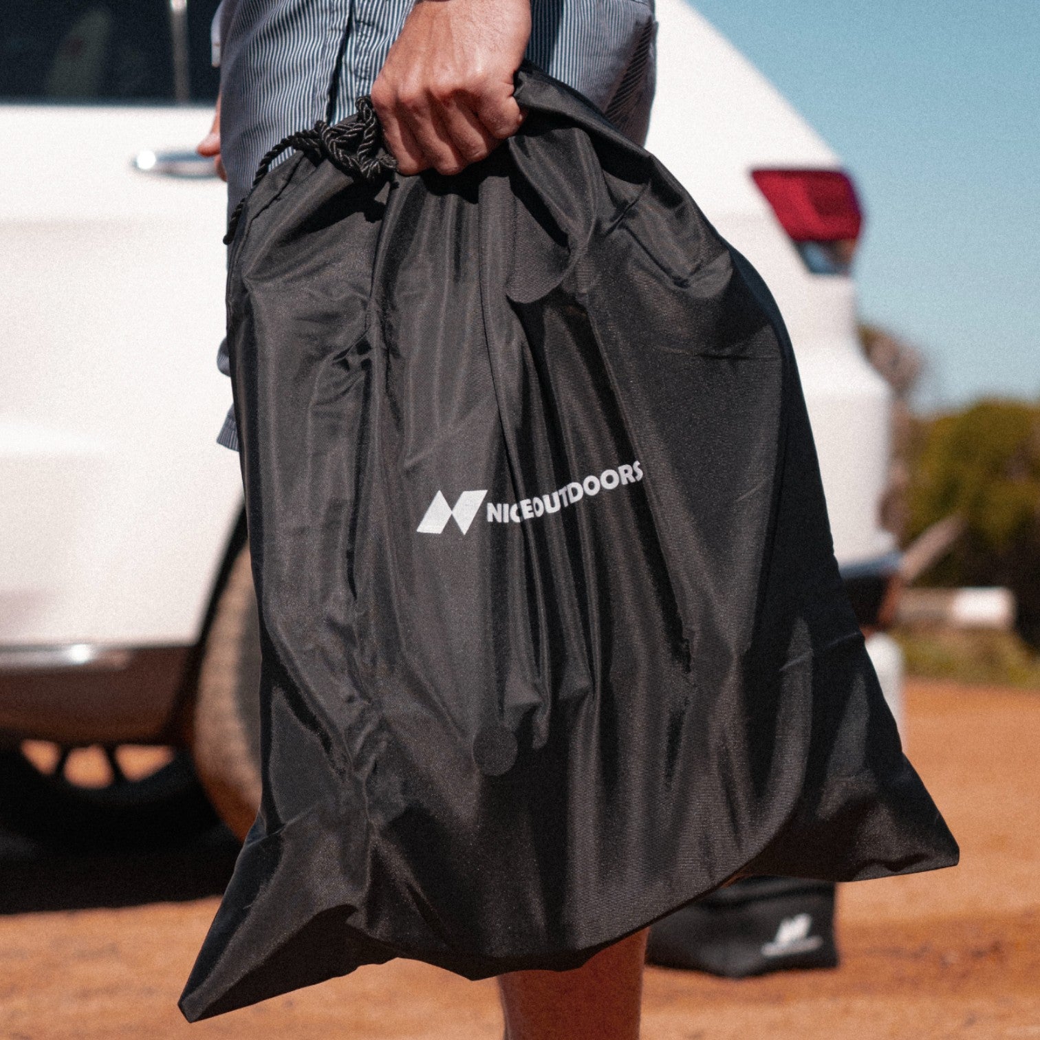 Niche Outdoors Large Nylon Bag human carrying 